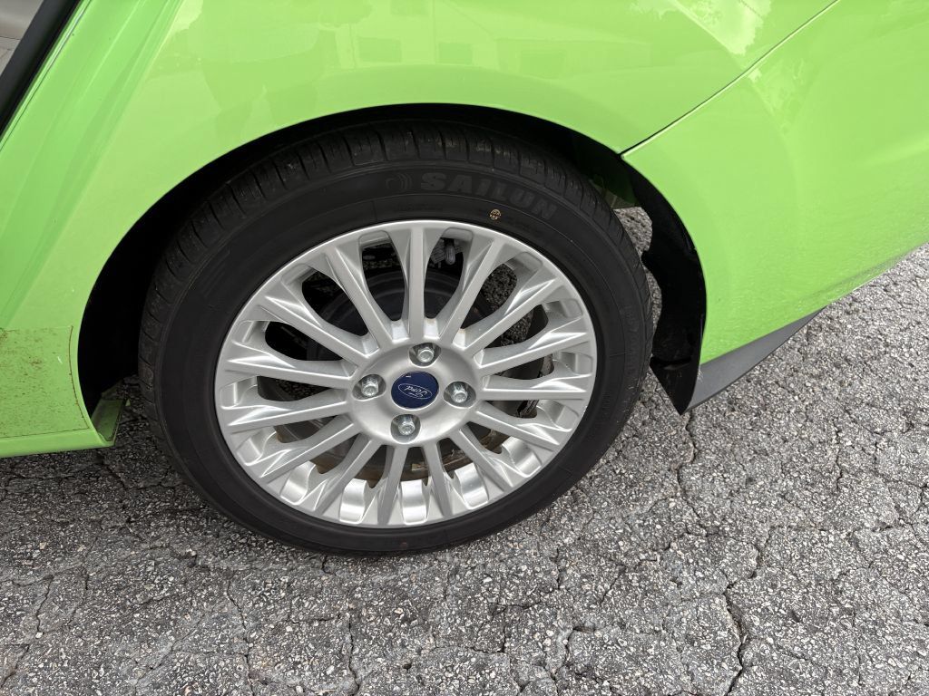 Used 2014 Ford Fiesta Titanium FWD image 16