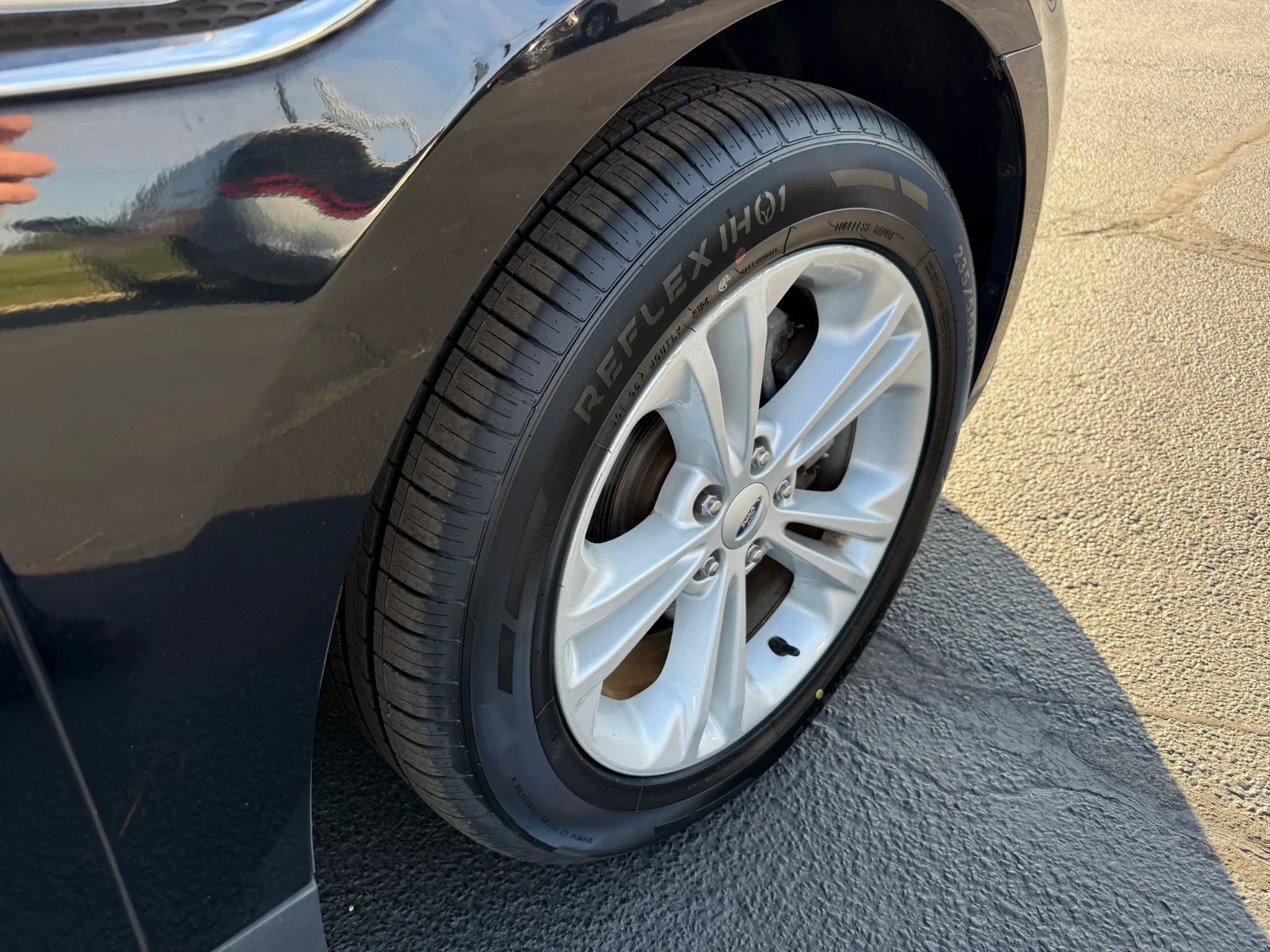 Used 2018 Ford Taurus SE FWD image 41