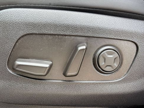 Used 2026 Kia Carnival FWD image 23