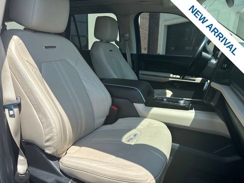 Used 2024 Ford Expedition Max Platinum AWD/4WD image 9