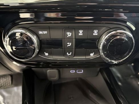 New 2026 Chevrolet Trax RS w/ Sunroof Package image 32