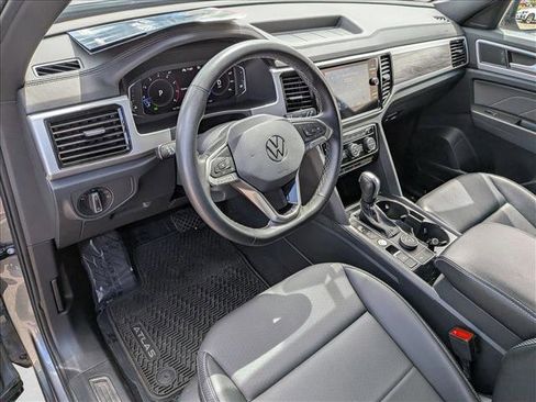 Used 2022 Volkswagen Atlas Cross Sport SE w/ Black Wheel Package AWD/4WD image 12