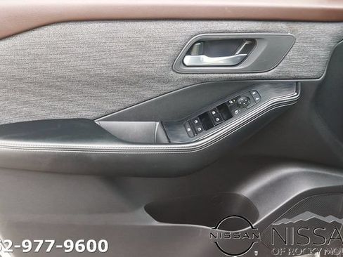 Used 2021 Nissan Rogue SV FWD image 10