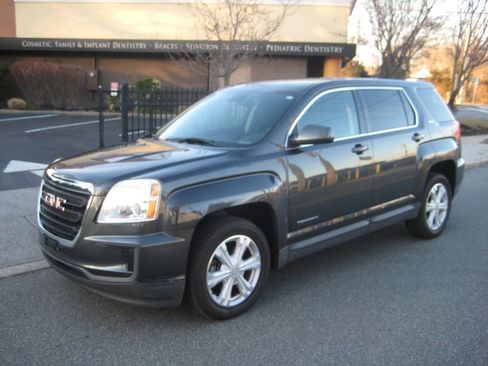 Used 2017 GMC Terrain SLE image 2