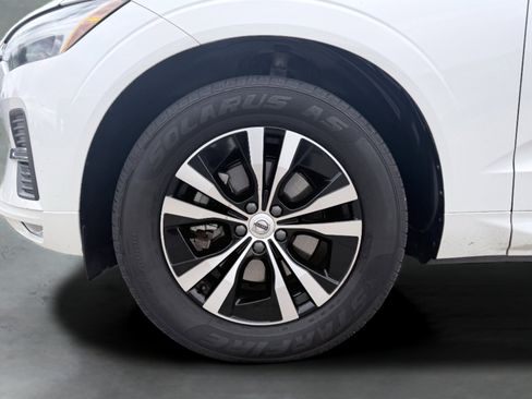 Used 2023 Volvo XC60 B5 Core image 12