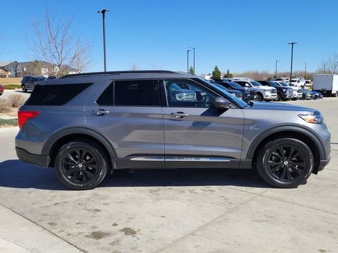Certified 2022 Ford Explorer XLT image 2