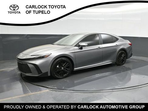 Used 2025 Toyota Camry SE image 1