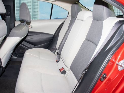 Used 2020 Toyota Corolla LE image 16