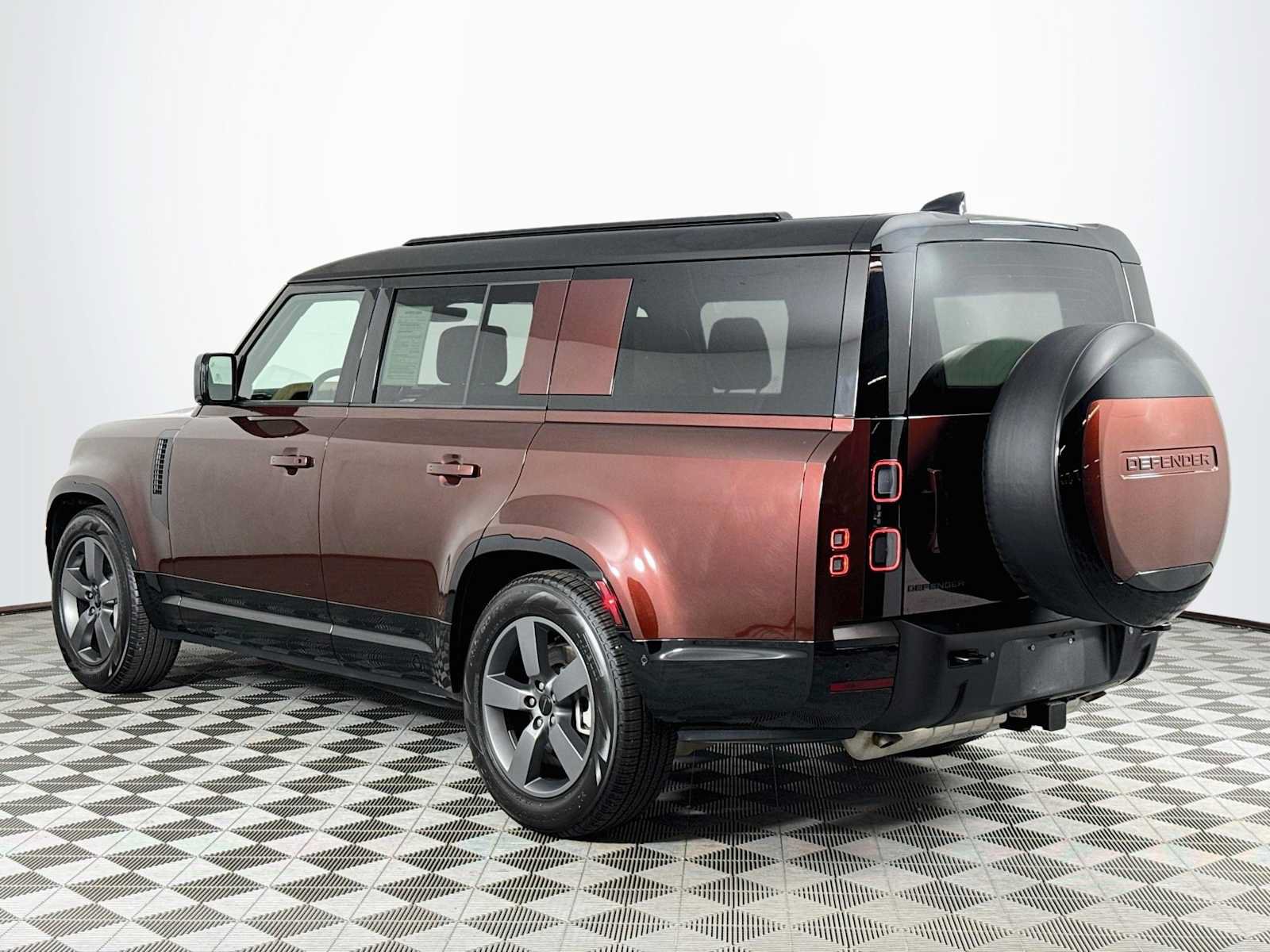 Used 2026 Land Rover Defender 130 X-Dynamic SE AWD/4WD image 7