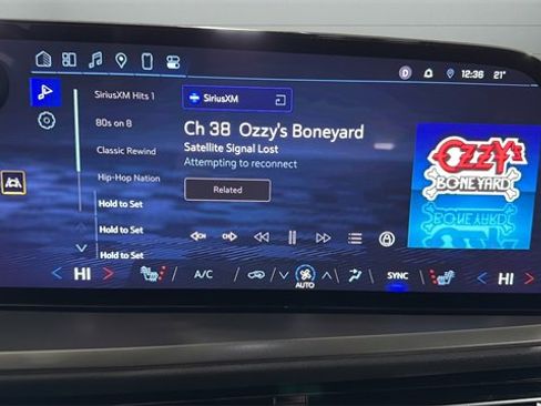 Used 2025 Chevrolet Traverse LT image 14