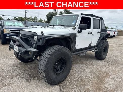 Used 2018 Jeep Wrangler Unlimited Sahara w/ Connectivity Group AWD/4WD image 2
