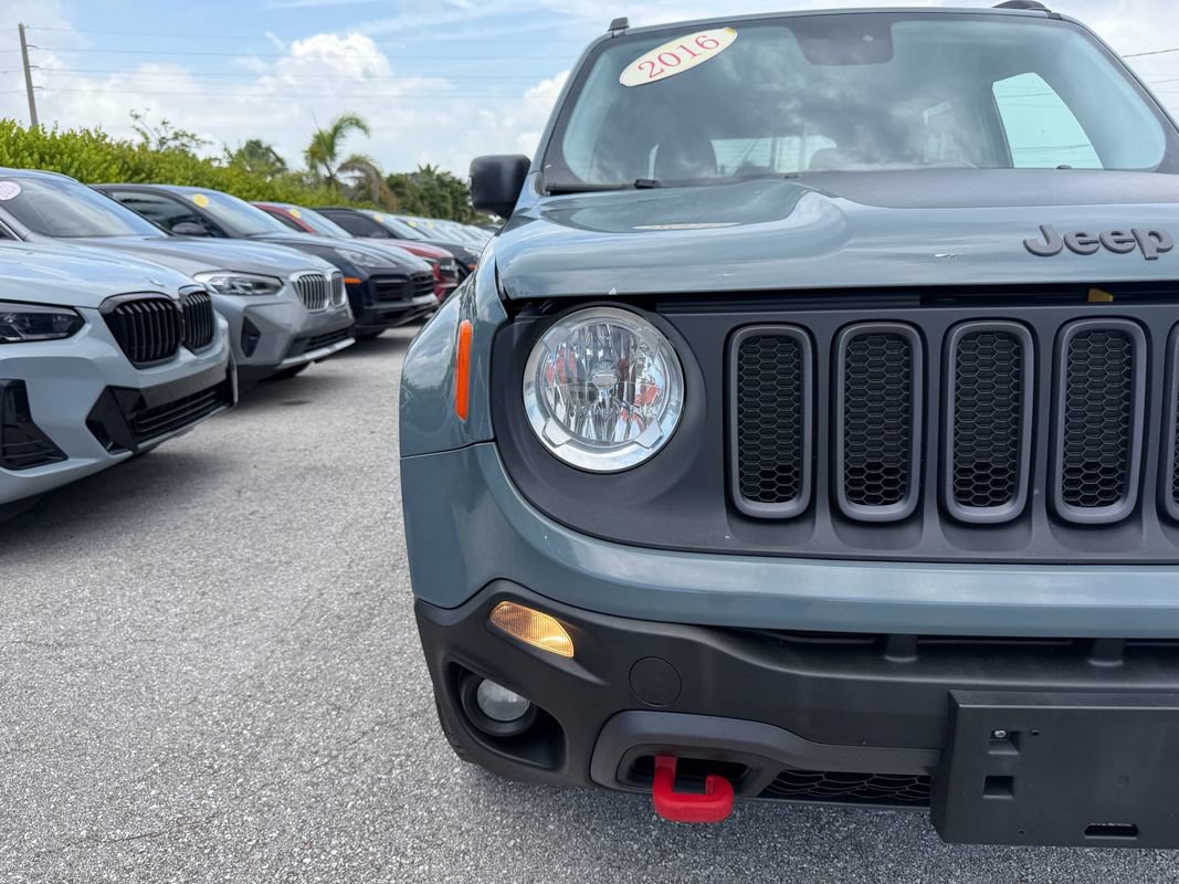 Used 2016 Jeep Renegade Trailhawk AWD/4WD image 9