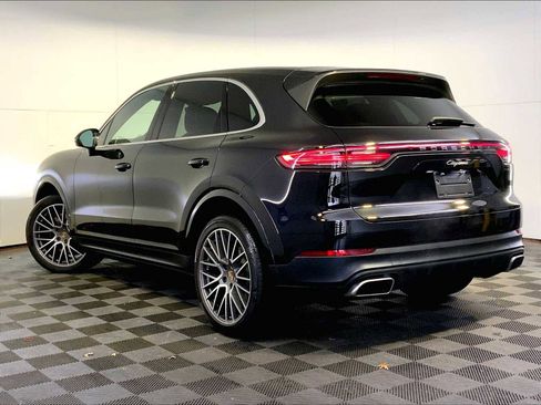Certified 2022 Porsche Cayenne image 3