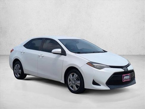 Used 2018 Toyota Corolla LE FWD image 3