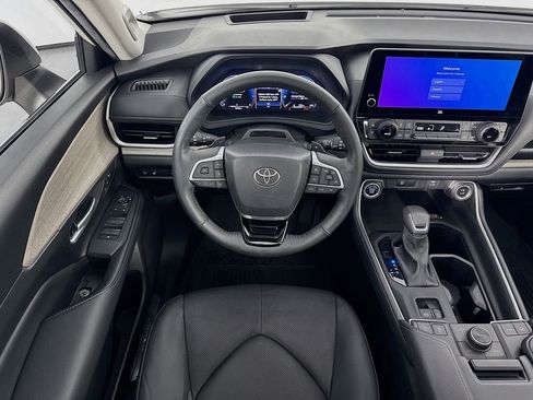 Used 2024 Toyota Grand Highlander AWD image 28