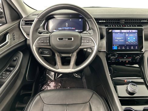 Used 2022 Jeep Grand Cherokee Limited image 21