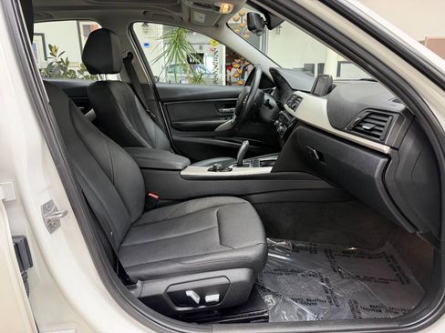 Used 2016 BMW 320i xDrive Sedan AWD/4WD image 17