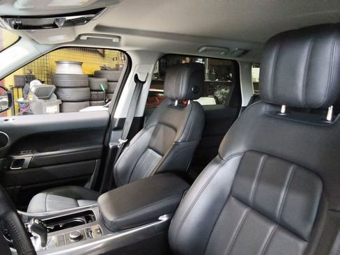 Used 2019 Land Rover Range Rover Sport SE image 14