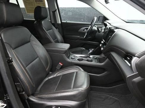Used 2021 Chevrolet Traverse LT w/ LPO, Floor Liner Package FWD image 33