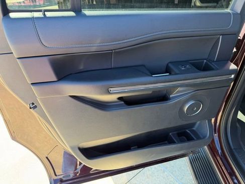 Used 2024 Ford Expedition Max XLT image 14