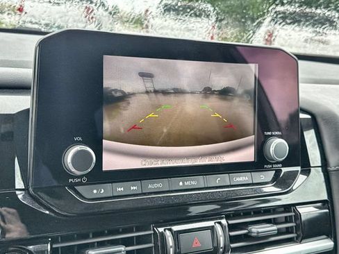 Used 2025 Nissan Pathfinder SV FWD image 14