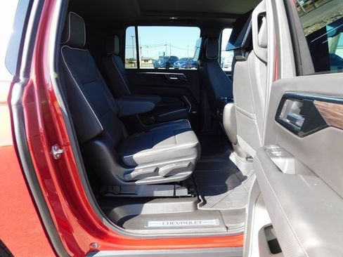 New 2025 Chevrolet Suburban Premier image 23