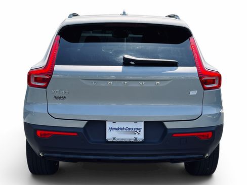 Used 2023 Volvo XC40 Recharge Ultimate AWD/4WD image 9