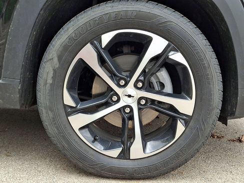 Used 2025 Chevrolet Trax RS w/ Sunroof Package FWD image 4