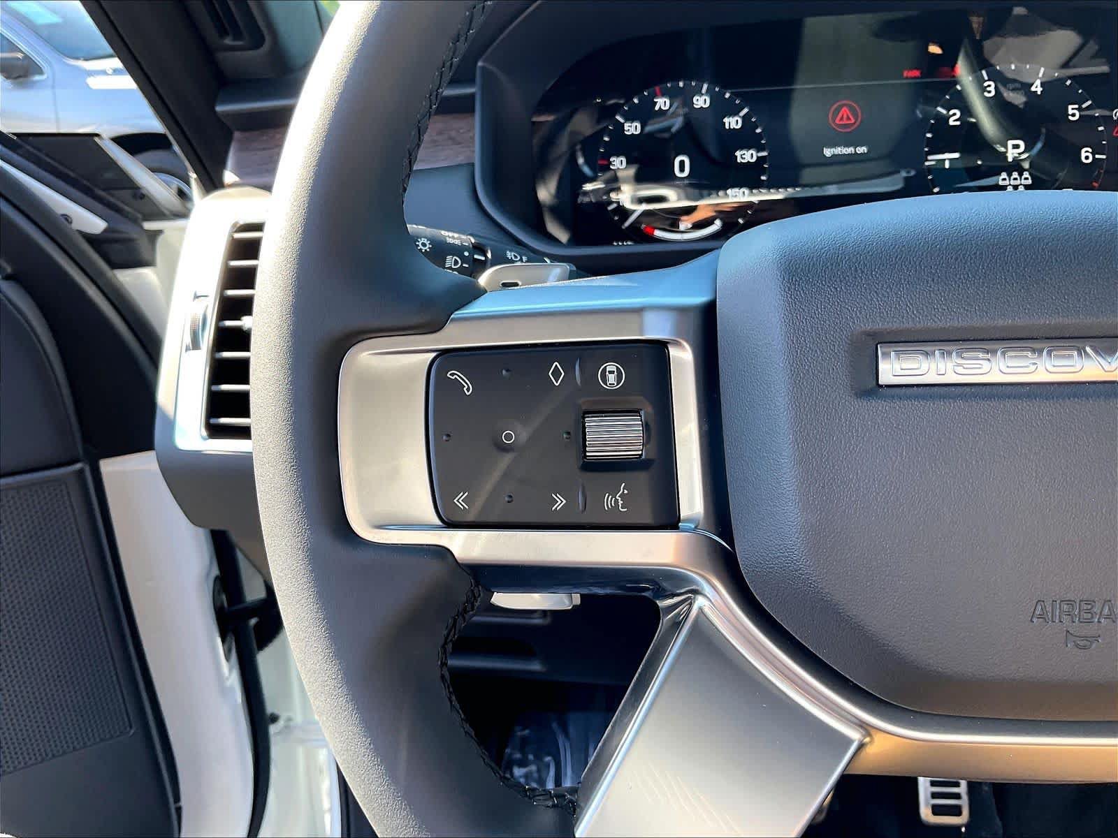 New 2026 Land Rover Discovery Dynamic SE AWD/4WD image 17