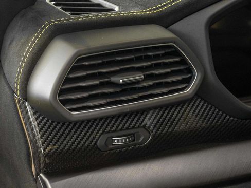 Used 2024 Lamborghini Urus Performante AWD/4WD image 36