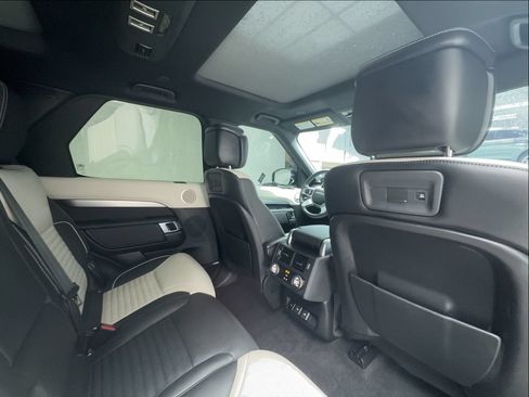 Used 2024 Land Rover Discovery Dynamic SE AWD/4WD image 27