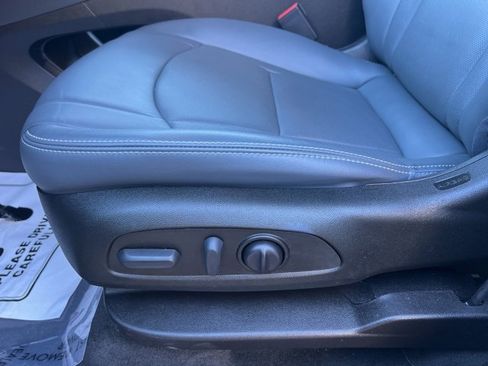 Used 2024 Buick Enclave Essence w/ LPO, Touring Package image 23