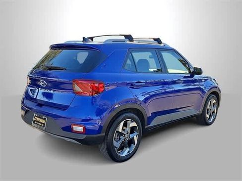 Used 2022 Hyundai Venue Limited image 8