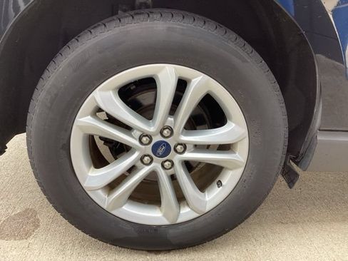 Used 2020 Ford Edge SEL w/ Cold Weather Package FWD image 8