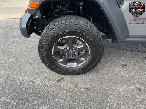 Used 2023 Jeep Gladiator Rubicon w/ Cold Weather Group AWD/4WD image 26