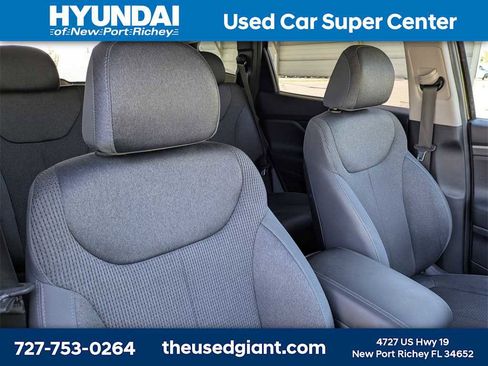 Used 2019 Hyundai Santa Fe SE w/ Cargo Package image 6