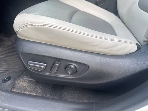 Used 2022 Toyota RAV4 Limited image 15