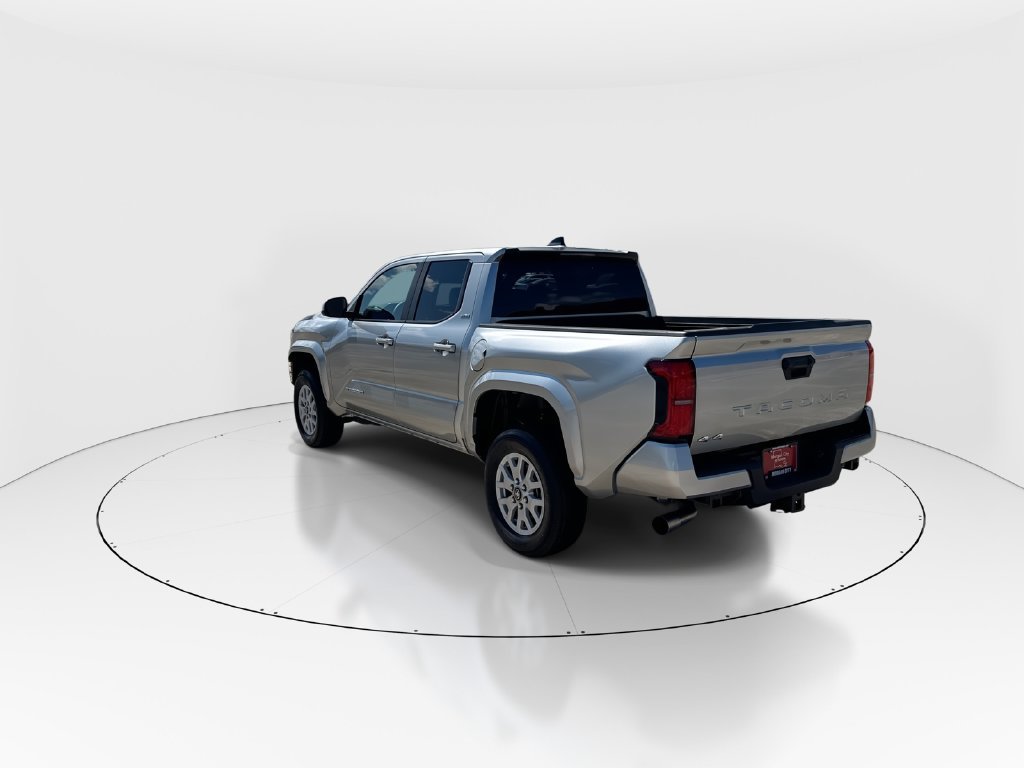Used 2026 Toyota Tacoma SR5 AWD/4WD image 6