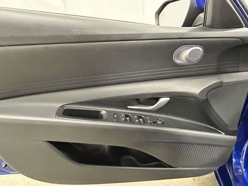 Certified 2025 Hyundai Elantra SE FWD image 13