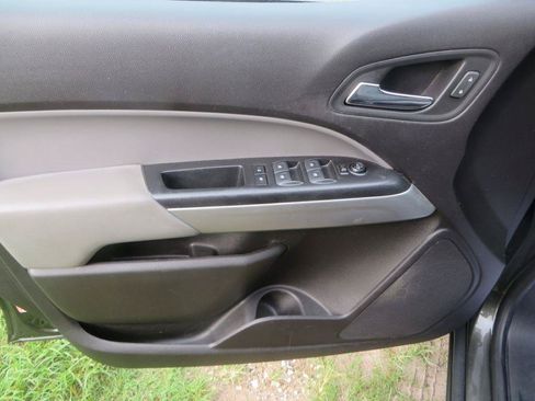 Used 2018 Chevrolet Colorado LT RWD image 11