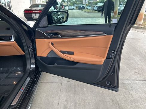 Used 2022 BMW 540i w/ M Sport Package image 29