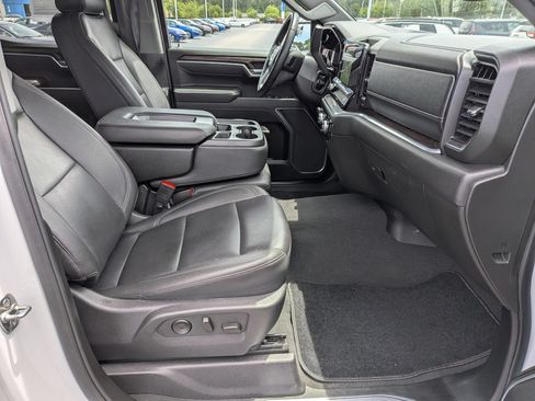 Used 2025 GMC Sierra 1500 SLT AWD/4WD image 35