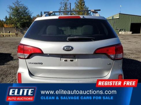 Used 2015 Kia Sorento LX image 12