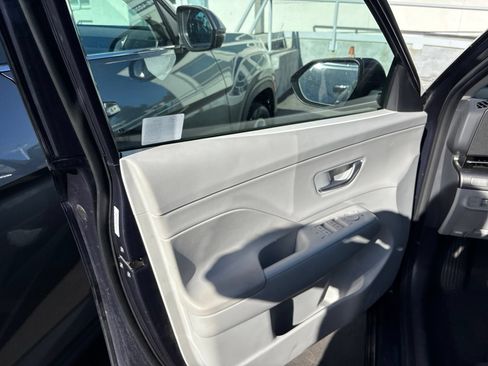 Used 2024 Hyundai Kona Limited FWD image 5