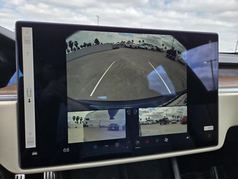 Used 2021 Tesla Model S Plaid image 10