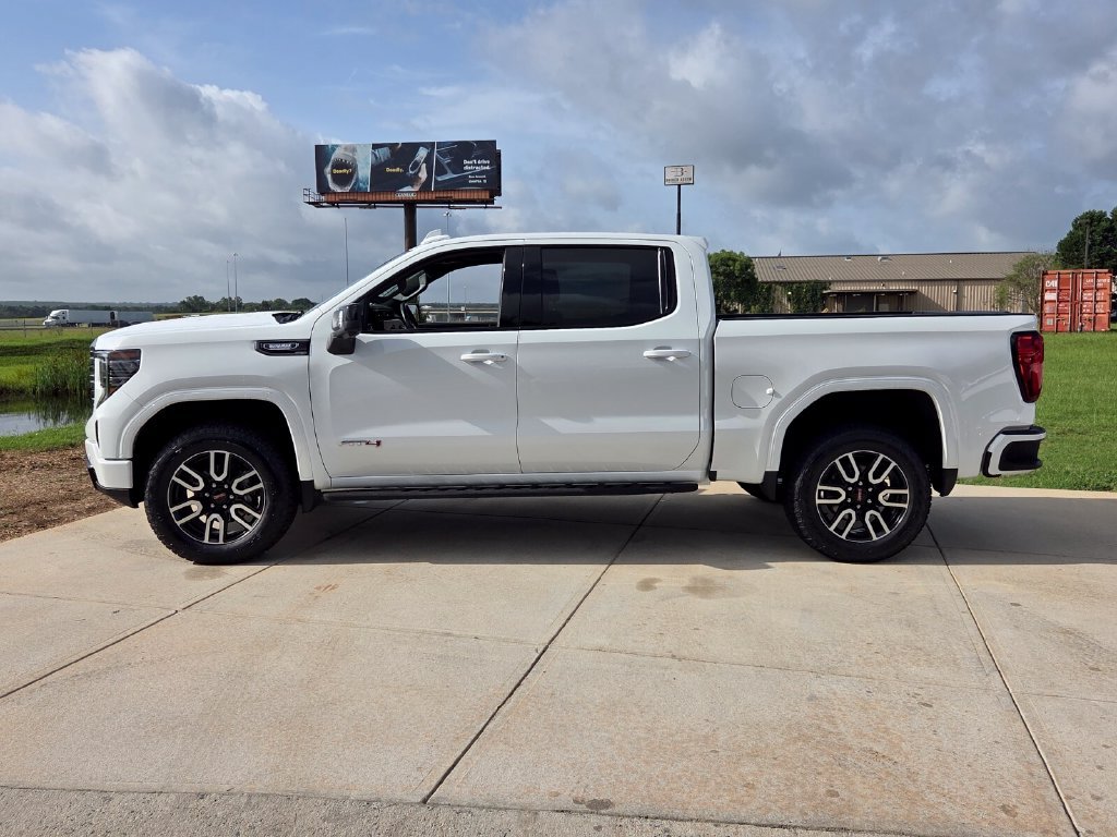Used 2023 GMC Sierra 1500 AT4 w/ AT4 Premium Package AWD/4WD image 2