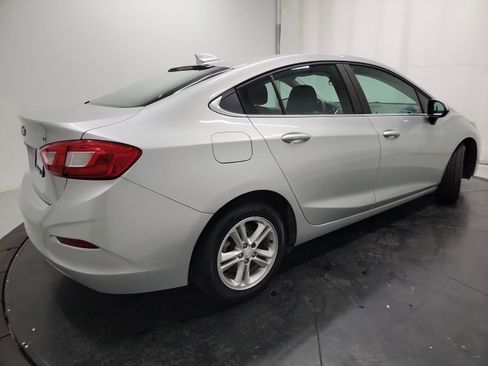 Used 2017 Chevrolet Cruze LT image 9