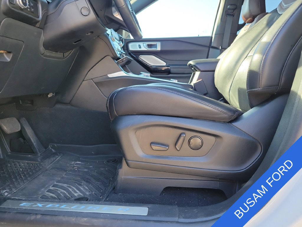 Used 2023 Ford Explorer Platinum w/ Technology Package AWD/4WD image 13