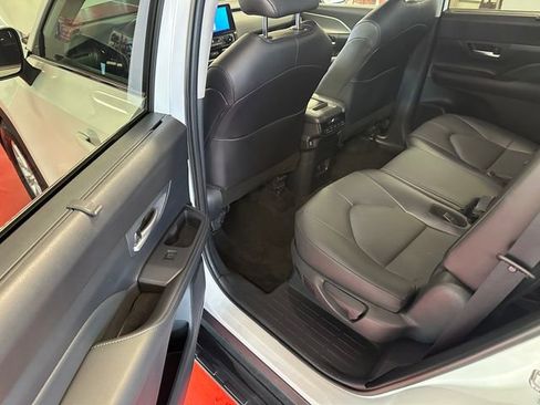 Certified 2025 Toyota Grand Highlander AWD image 14