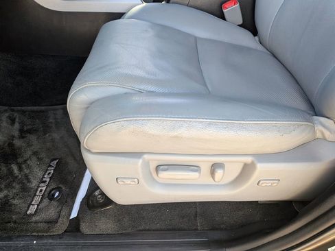 Used 2014 Toyota Sequoia Platinum image 14